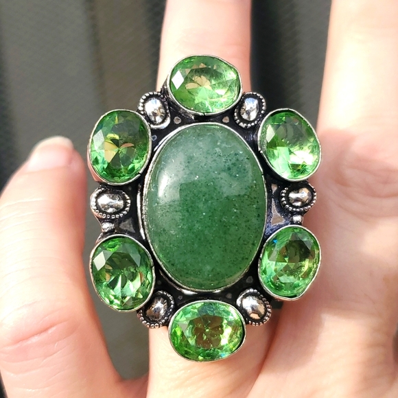 New Oversized Green Apatite and Tsavorite 925 Silver Statement Ring. - Picture 2 of 16